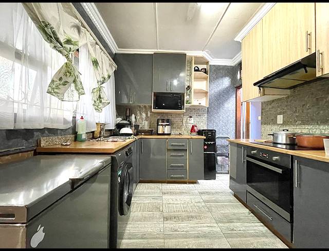 4 BEDROOM HOUSE FOR SALE IN MOBENI HEIGHTS